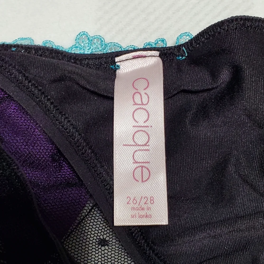 Cacique Bow Ruffle G-String - Picture 7 of 7